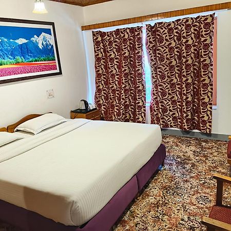 Hotel Season Palace Срінагар Екстер'єр фото